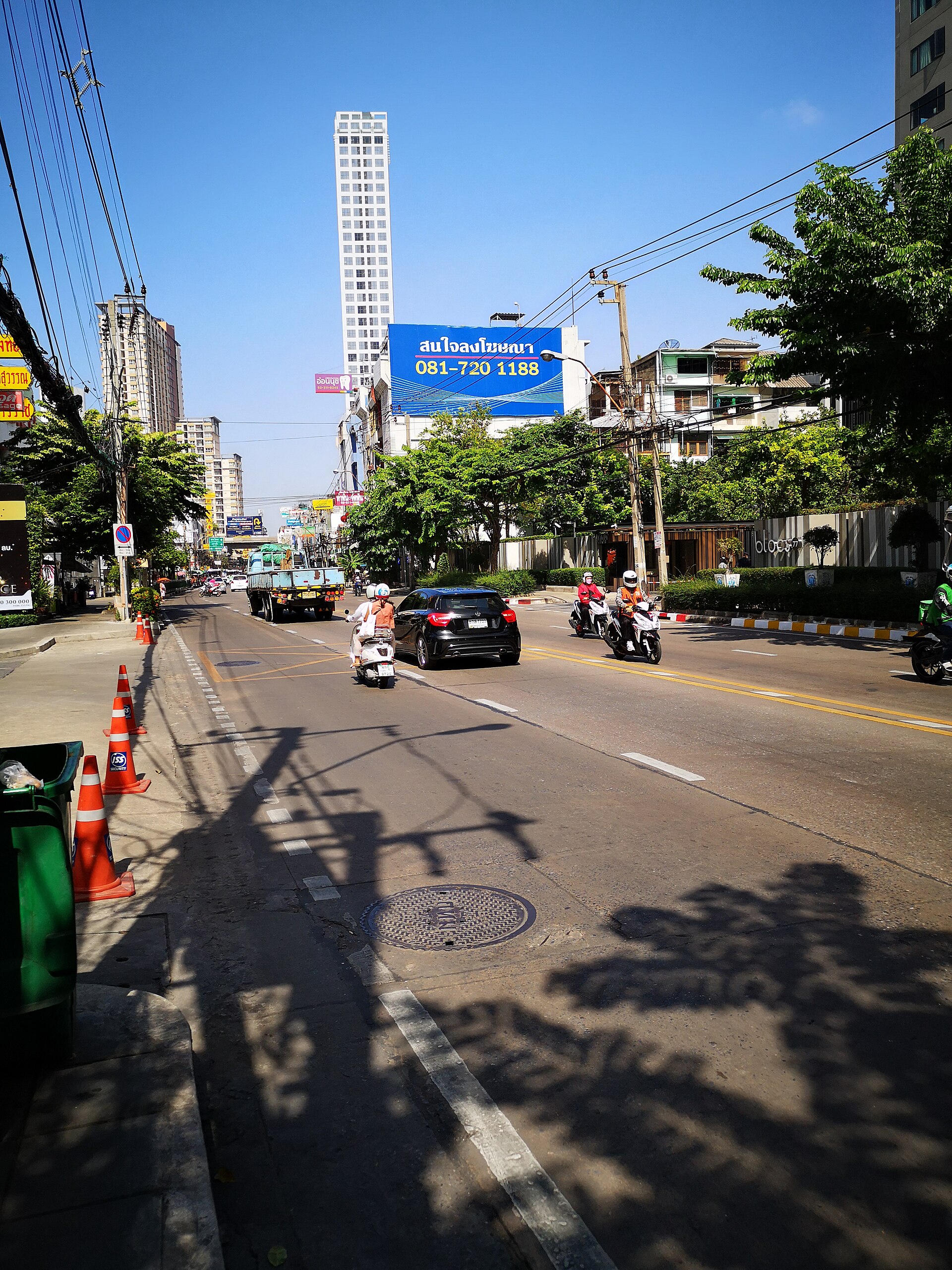 On Nut Road looking toward Sukhumvit Road